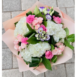 Buchet flori elegant hortensii si trandafiri BHR113